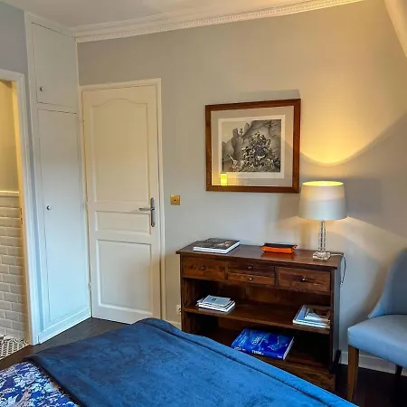 Hideaway Retreat Eiffel Tower Apartment Paris
