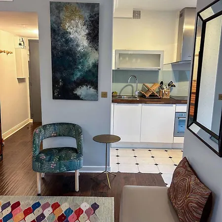 Hideaway Retreat Eiffel Tower Apartment Paris