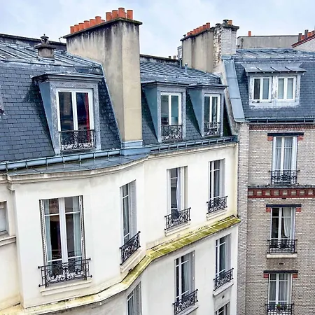 Hideaway Retreat Eiffel Tower Apartment